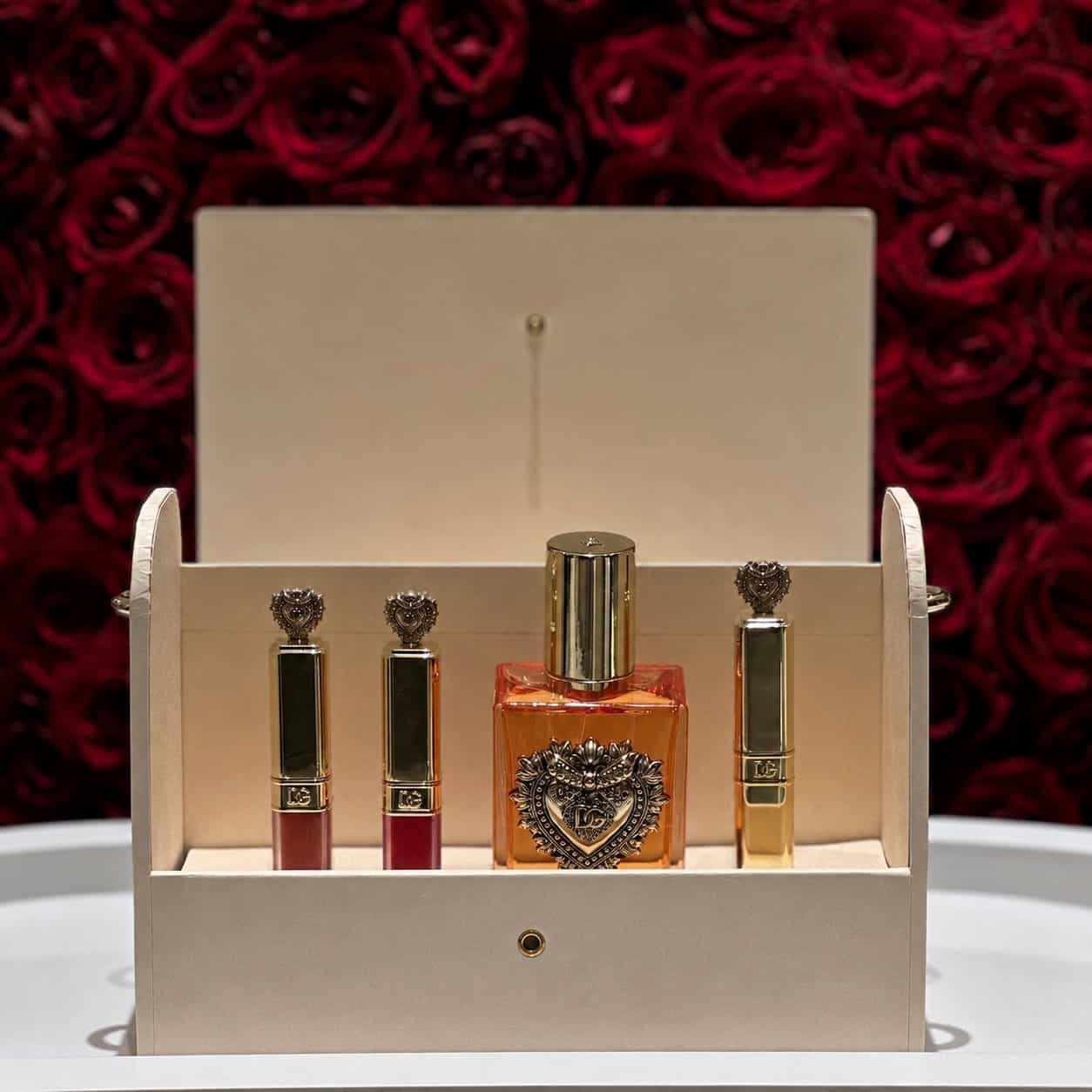 Dolce&Gabbana Devotion Intense Set (1) طاقم عطر ديفوشن انتنس مع مسكرة و2 قلوس من دولتشي اند غابانا - الصورة 1