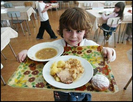 school lunces around the world/Czech: childrens school lunch