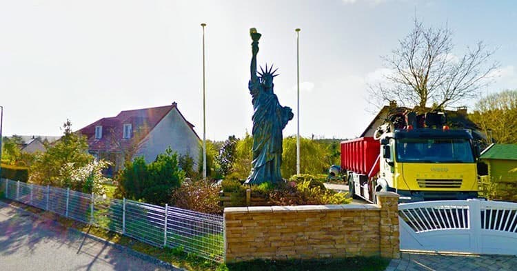Saint-Martin-de-Nigelles-STATUE-OF-LIBERTY-FRANCE