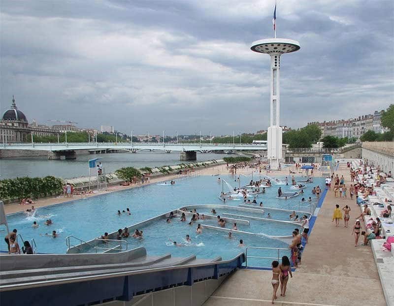 public-pool in Lyon Tony Bertrand
