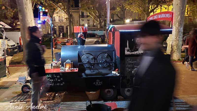 Photo Marrons chaud: hot chestnuts at a French Christmas Market