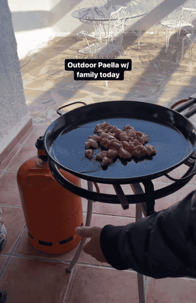 How To Make An Authentic Spanish Paella (Recipe Guide)