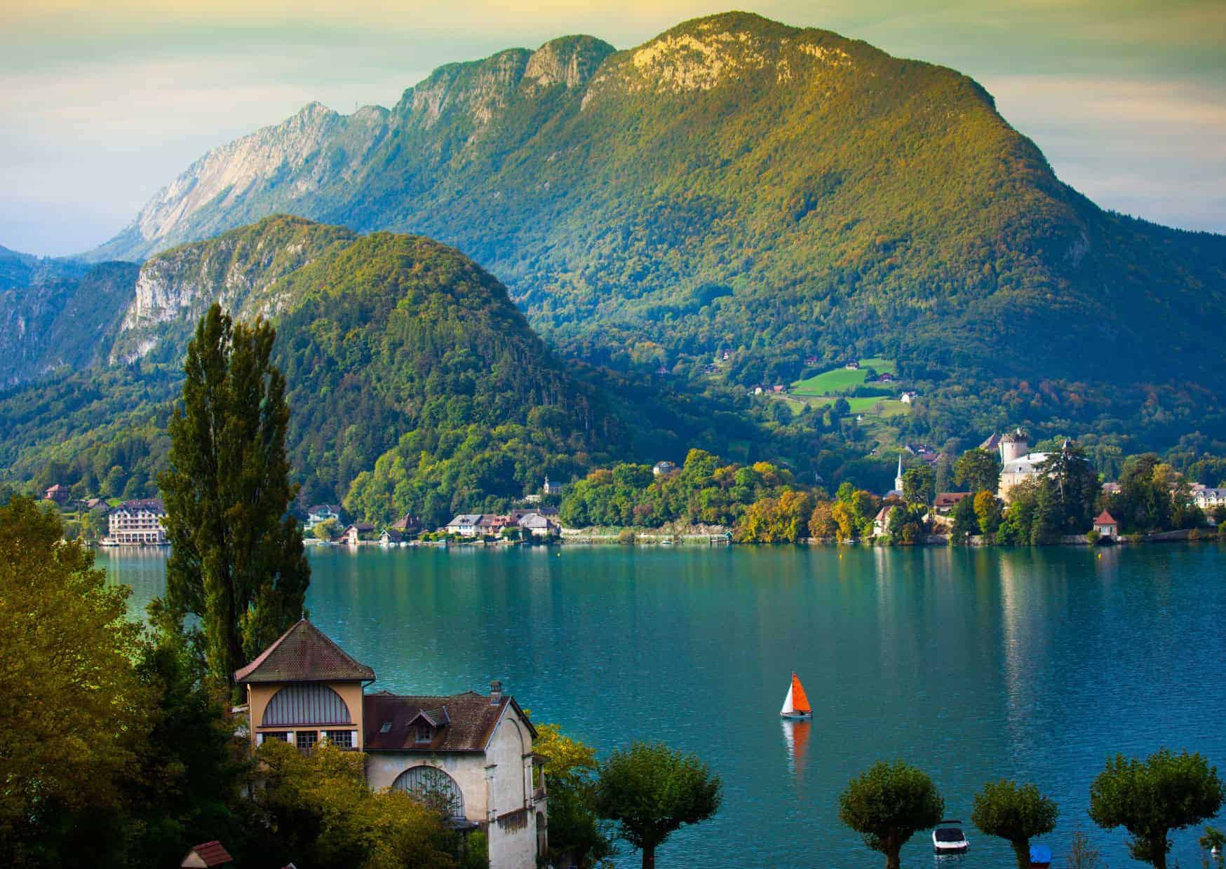 11 Most Beautiful Towns In The World 9 11 Most Beautiful Towns In The World, 11 Most Beautiful Fairytale Towns in Europe,6 Most Popular Lakes To Visit In Europe, The-beautiful-lake-Annecy, 13 Most Underrated Places to Visit in France