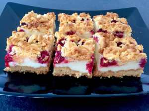 Malinowa tarta z pianką z białek