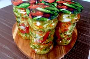 Cukinia w zalewie octowej w słoiku