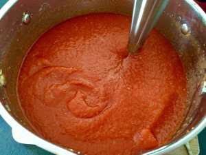 Sos w trakcie mieszania mikserem