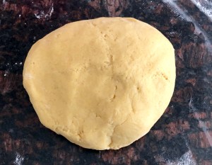 Kruche ciasto z budyniem, śliwkami i bezą - 167DA55A 7008 4A76 951E 0DC74690814C