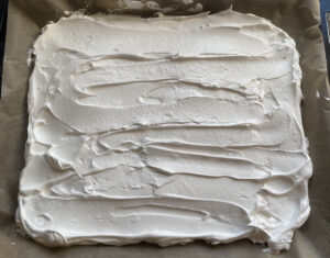 Beza zwijana z kremem i malinami - BC29616F 7373 4150 9177 DA27140104A5