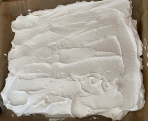 Rolada bezowa z musem owocowym - 9A9FED8C 4AAA 43C5 B17D 2A4F35E99F59