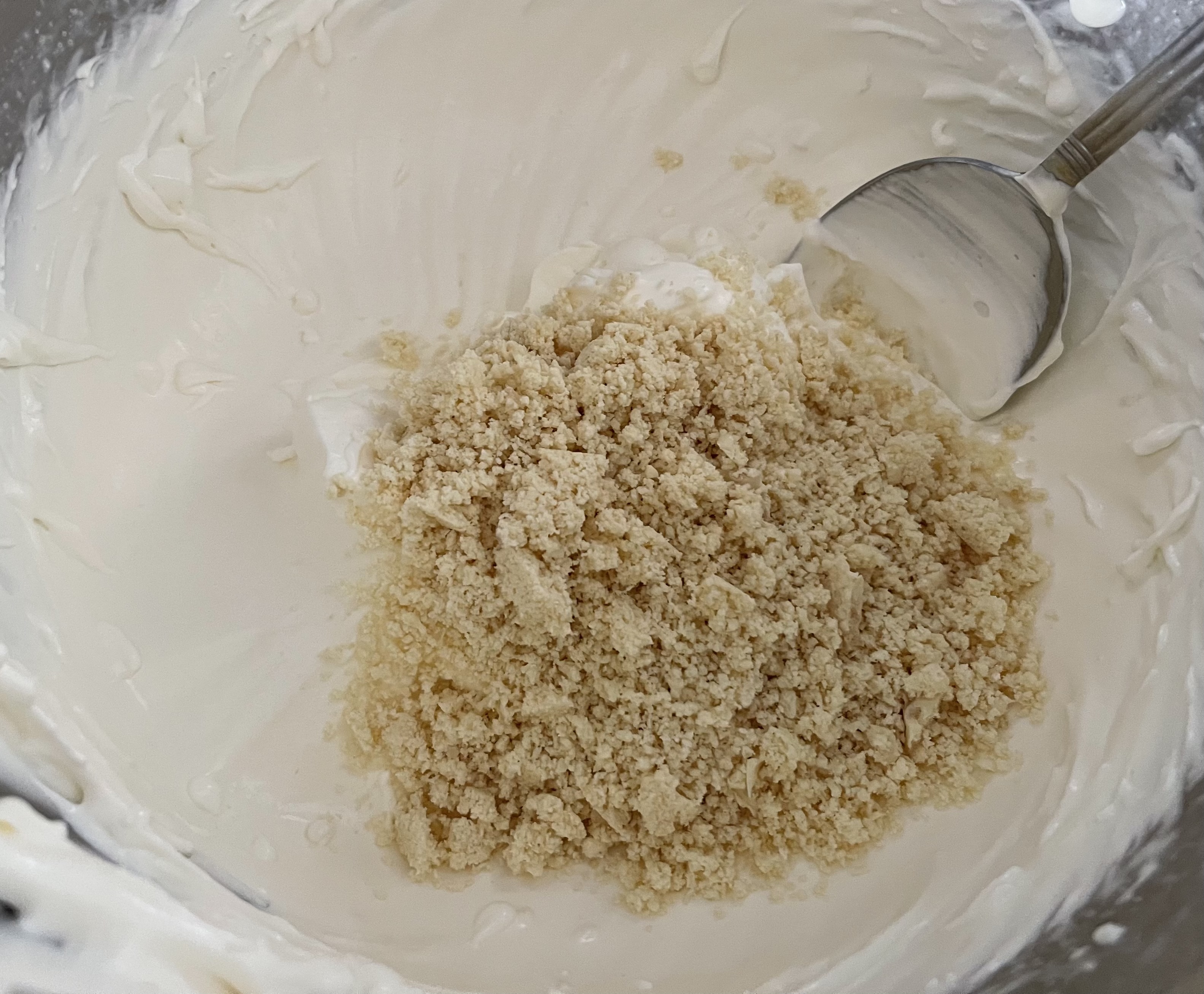 Tort beczka z żelką mango, malinami i szpinakowym biszkoptem - FDBF635D 325F 4825 8F20 ADE5A7C15E79