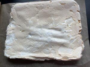 Mandarynkowa rolada bezowa - C3654CC7 7D9B 4A7A 9E0D CB03E2BE14CF