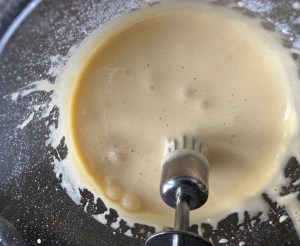 Ciasto czekoladowe z kremem karpatkowym i malinami - AD46E2D8 F0C9 4293 BB1F AD8292B0FC12