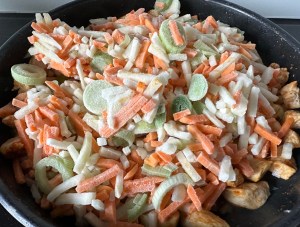 Azjatycka patelnia z kurczakiem - D768F866 53D2 4D70 B18A 5E0AE347DFBA