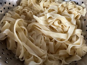 Kurczak z makaronem i szpinakiem w kremowym sosie curry - IMG 9047