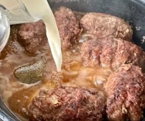 Zrazy z mięsa mielonego w sosie pieczeniowym - IMG 6281