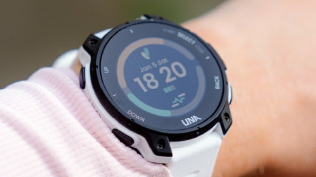 UNA Watch on a person's wrist