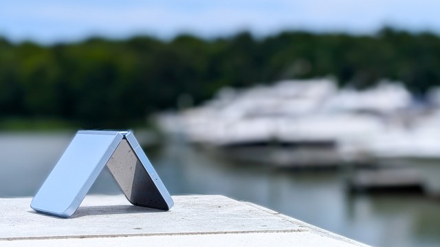 Samsung Galaxy Z Flip 6 in blue