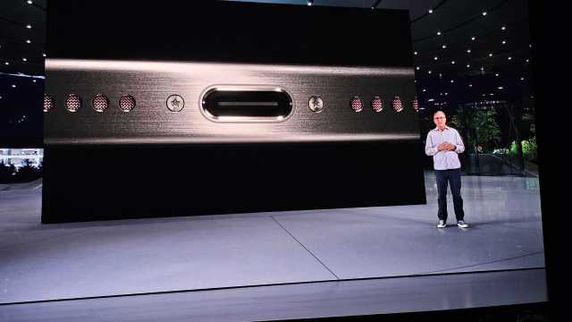 Apple iPhone 15 Pro USB-C port