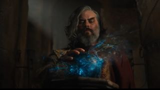 Al-Pharazon uses Numenor's palantir in The Rings of Power season 2