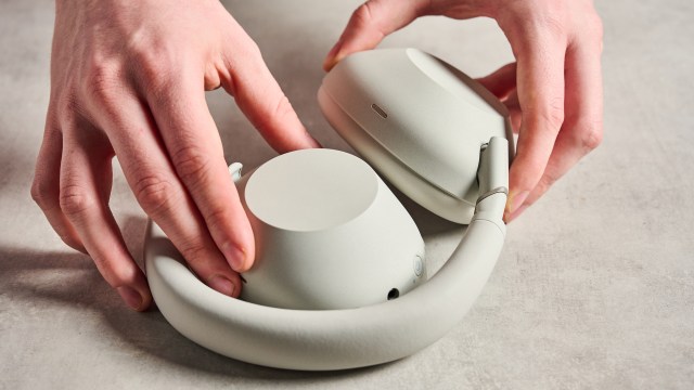 Person folding up the Sony WH-1000XM6