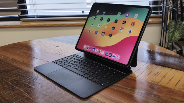 iPad Pro 13 (2024) with keyboard