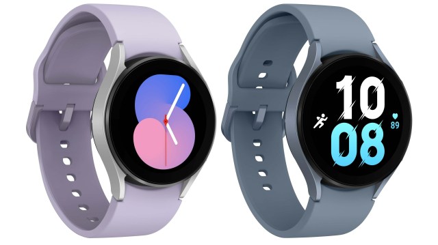 A leaked image of a 40mm Galaxy Watch 5 on the left and a 44mm one on the right