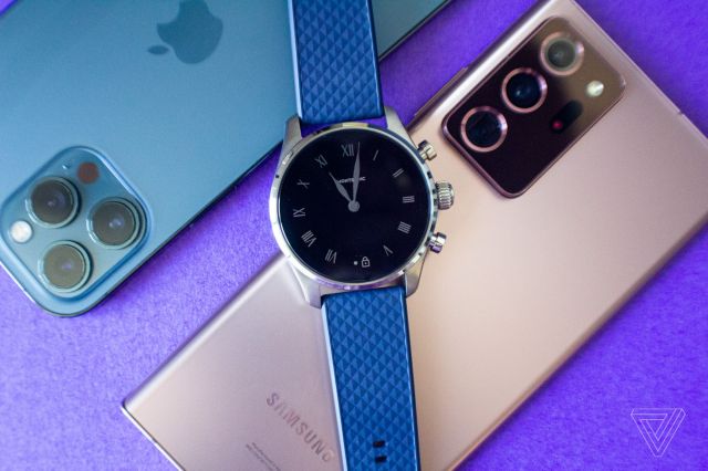 Montblanc Summit 3 with an iPhone and Samsung phone behind it