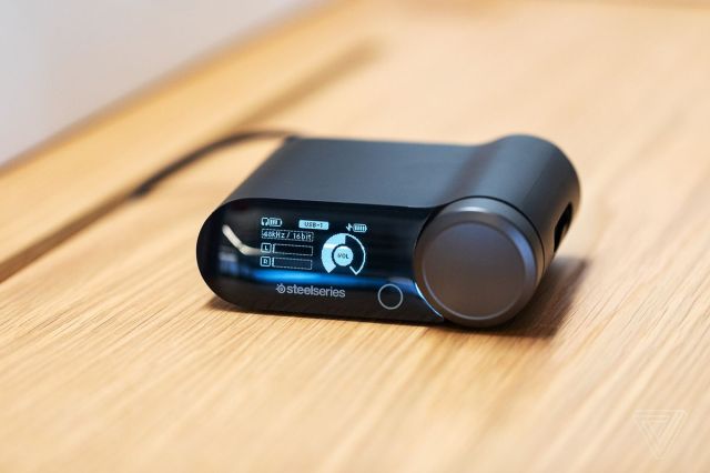 The SteelSeries’ base station has a screen that displays battery life for both batteries, the current volume, right and left audio channels, audio quality, and which USB-C device it’s set to.