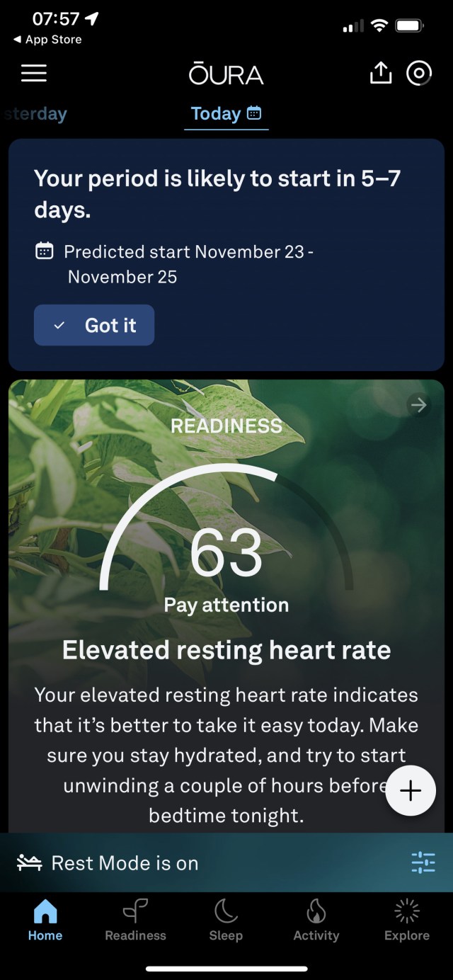 Screenshot of a period prediction notification in the Oura app