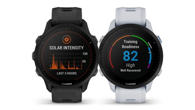 The Garmin Forerunner 955 Solar and non-solar models side-by-side