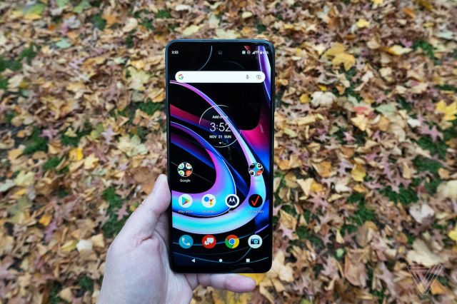 Moto Edge 5G UW (2021)