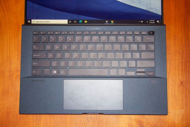 The Asus ExpertBook B9450 keyboard seen from above.