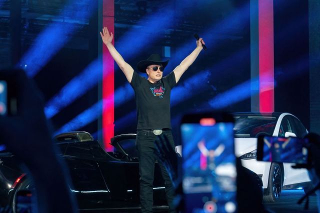 TOPSHOT-US-AUTOMOBILE-INDUSTRY-TESLA-ECONOMY
