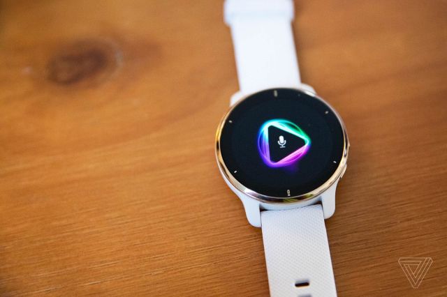 The Venu 2 Plus on the voice assistant screen