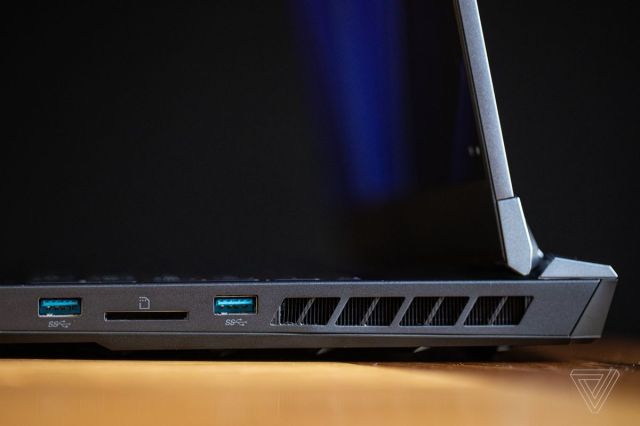 The ports on the right side of the MSI GE76 Raider.