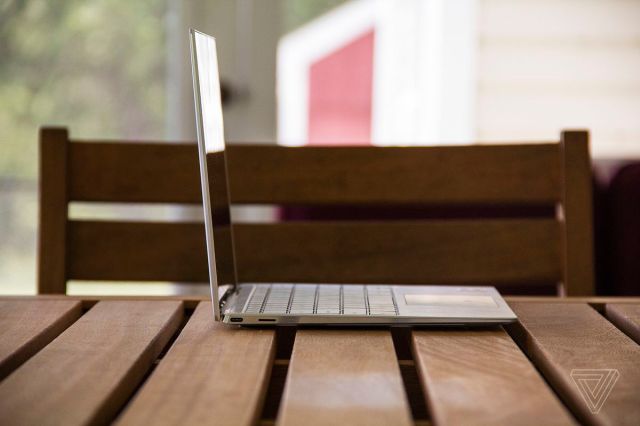 The Dell XPS 13 seen from the right side.
