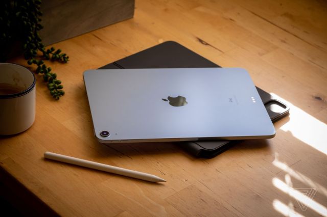 The 2020 iPad Air and new iPad Mini have the same design and shape as the iPad Pro