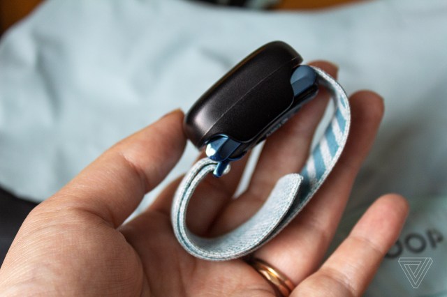 The Whoop 4.0 with the battery pack 