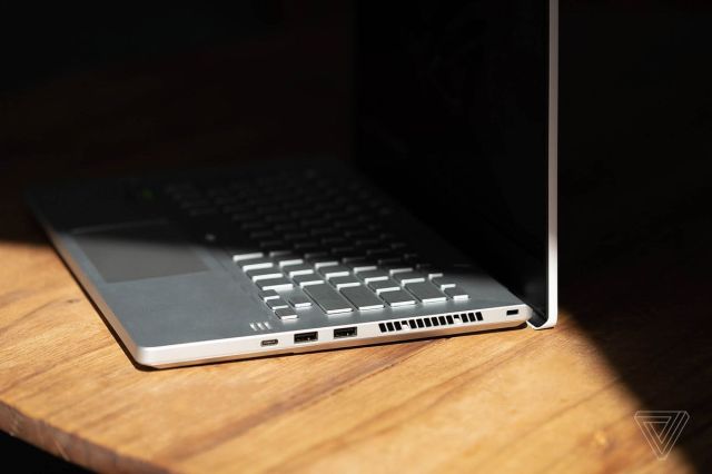 Ports on the right side of the Asus ROG Zephyrus G14.