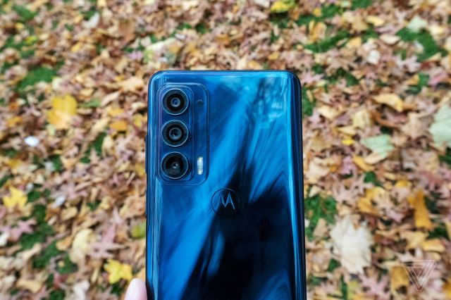 Moto Edge 5G UW (2021)