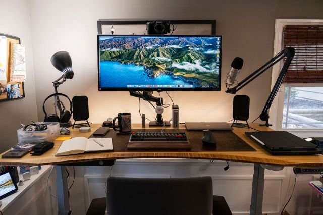 A long look at the workspace of one of The Verge’s leading tech enthusiasts.