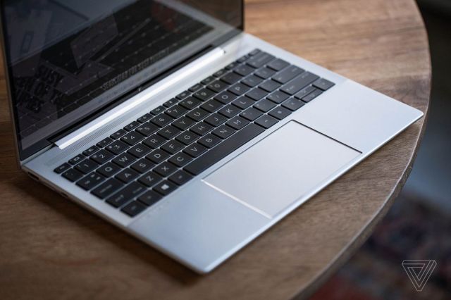 The HP Elite Dragonfly G3 keyboard seen from above on a wooden circular table.