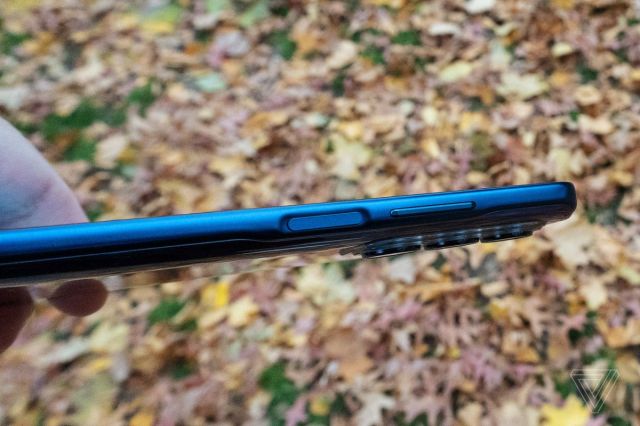 Moto Edge 5G UW (2021)