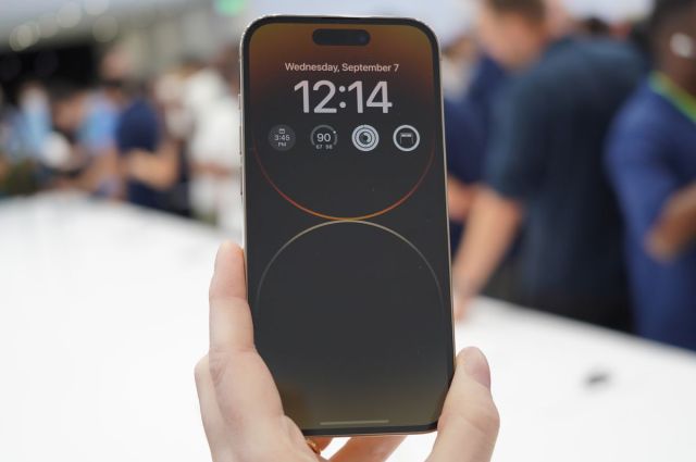 iPhone 14 with always-on screen