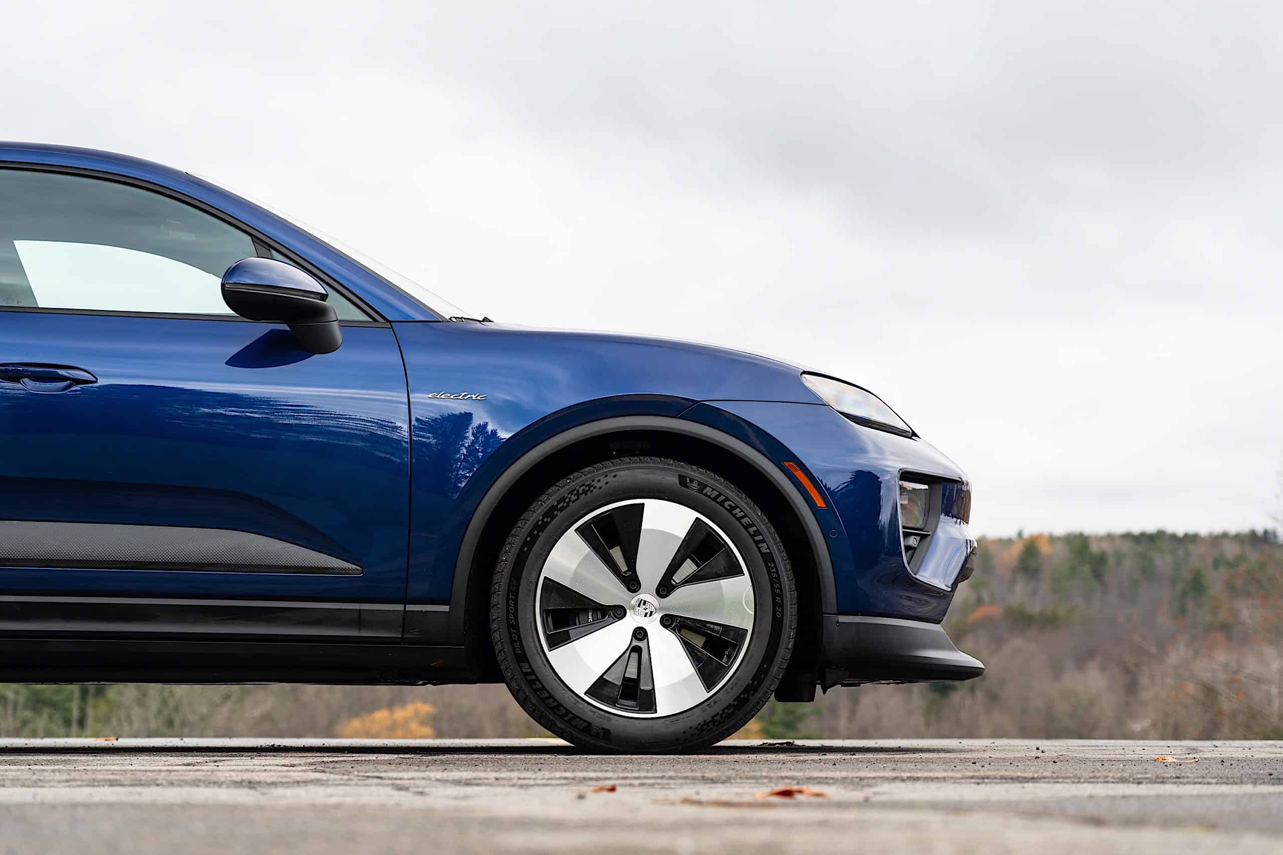 Despite it's size, the Macan is surprisingly agile, which is partly due to its unique suspension.