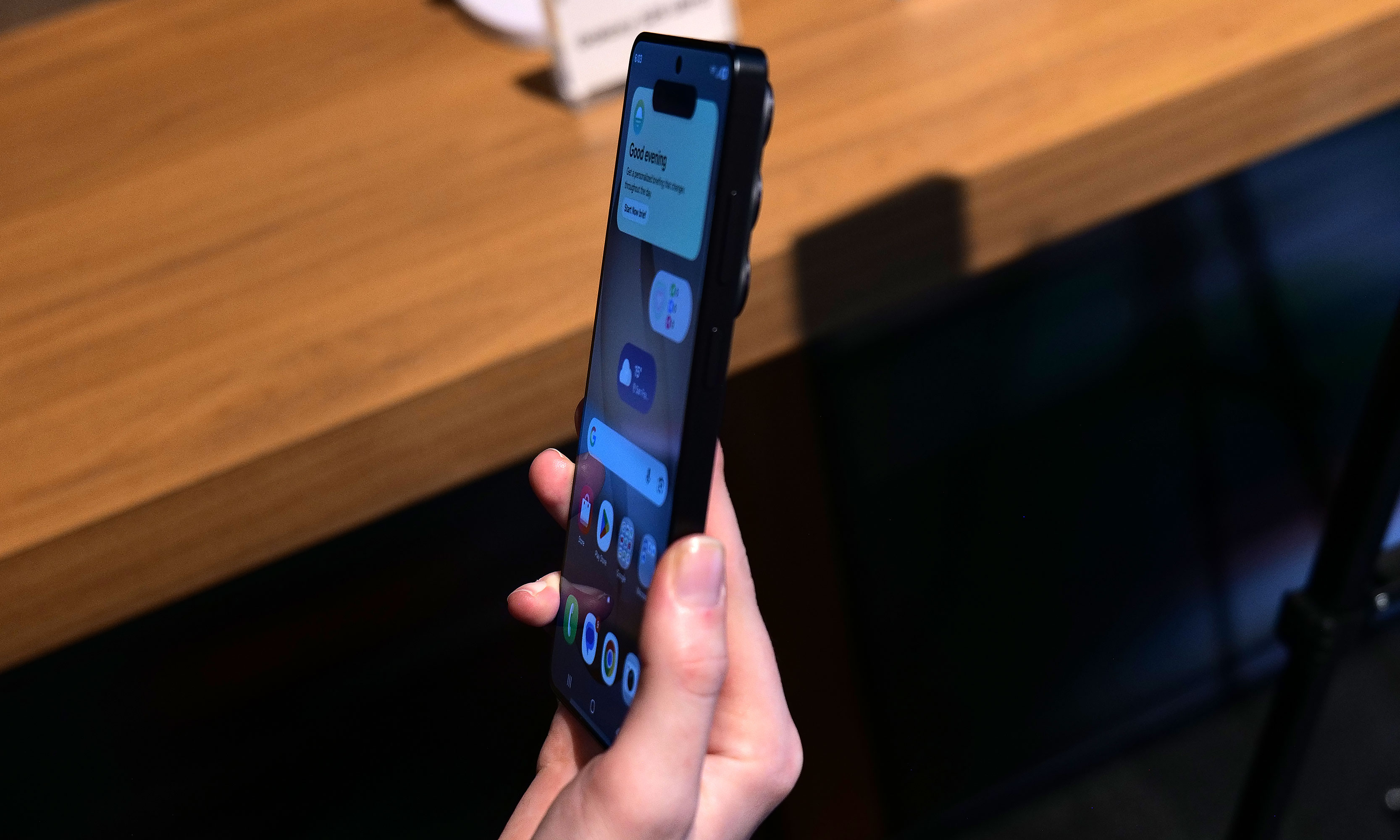 If you look closely at the top of the phone, you can see where a notification has been blacked out via the S26 Ultra's Privacy Display.