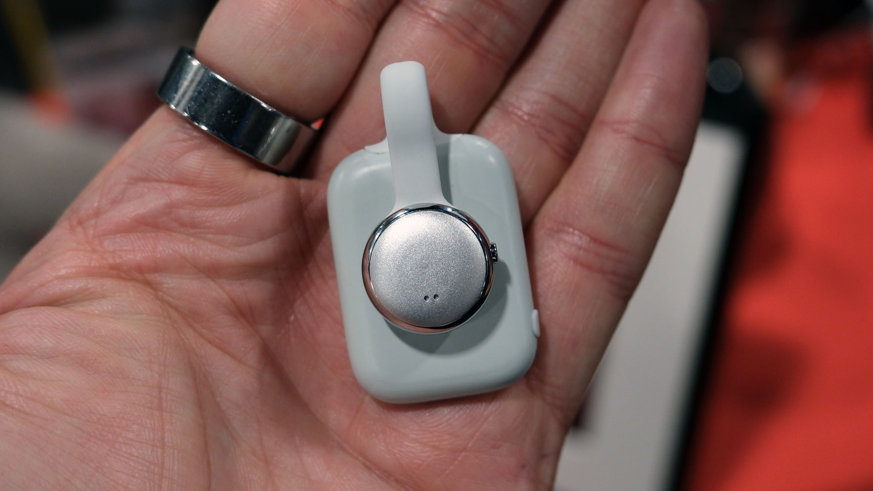 MindClip held in a hand.