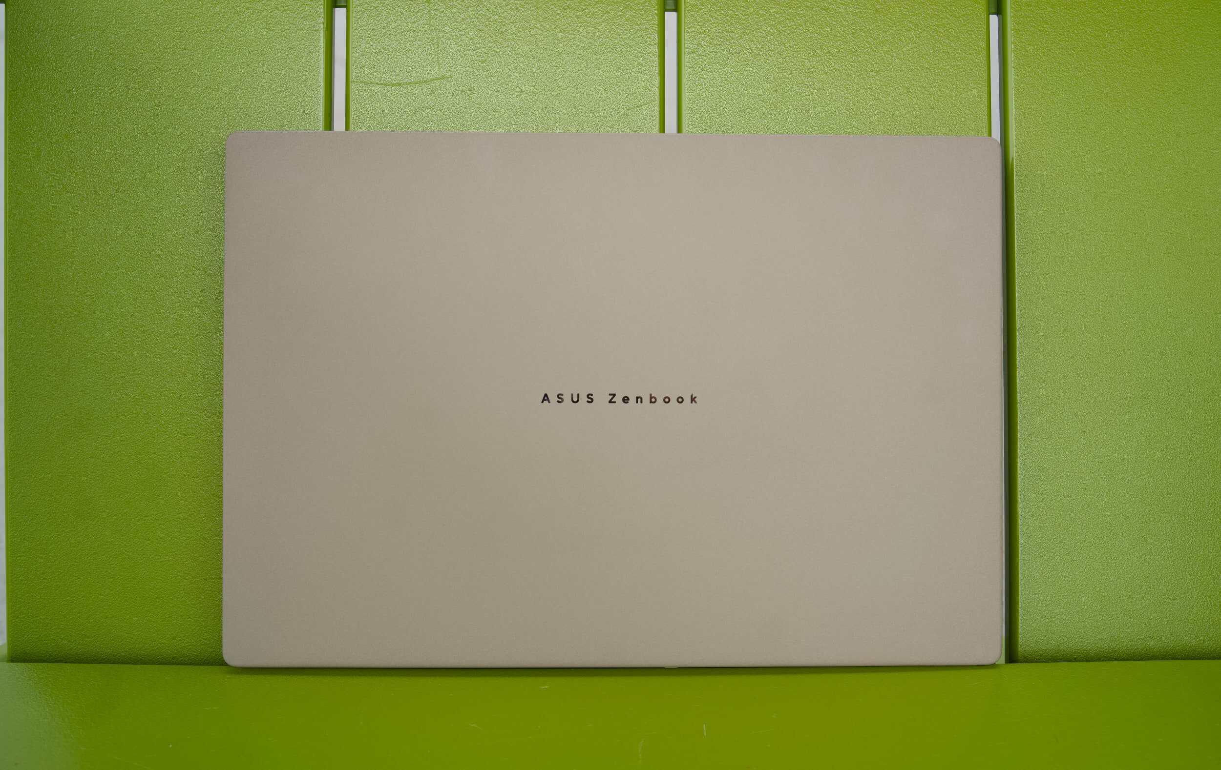 ASUS Zenbook A16