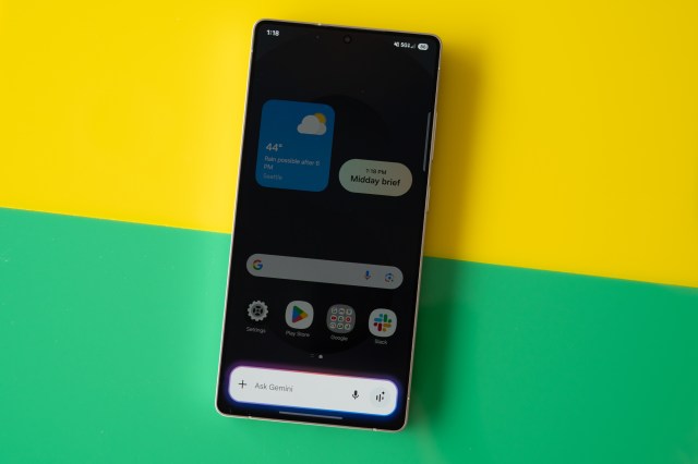 Samsung Galaxy S25 Ultra showing Gemini assistant.