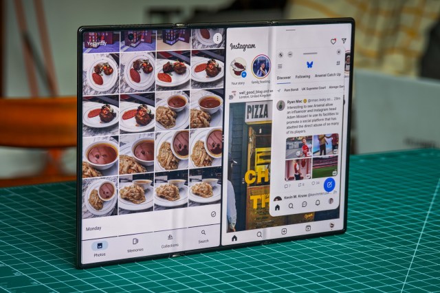 This is the only way to display three apps at once, with one in a floating window.